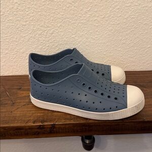 Native Jefferson shoes boys size 3